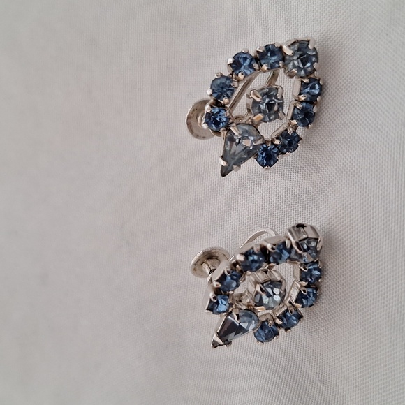 # 226 Vintage continental screw on earnings - Picture 4 of 6